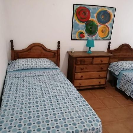 Habitacion En Un Bajo 2 Camas Individual Casa Compartida Abades  Ngoại thất bức ảnh