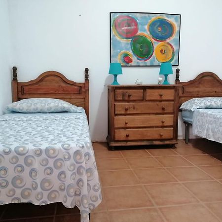 Habitacion En Un Bajo 2 Camas Individual Casa Compartida Abades  Ngoại thất bức ảnh