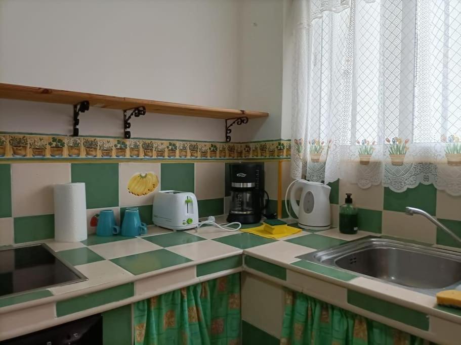 Habitacion En Un Bajo 2 Camas Individual Casa Compartida Abades  Ngoại thất bức ảnh