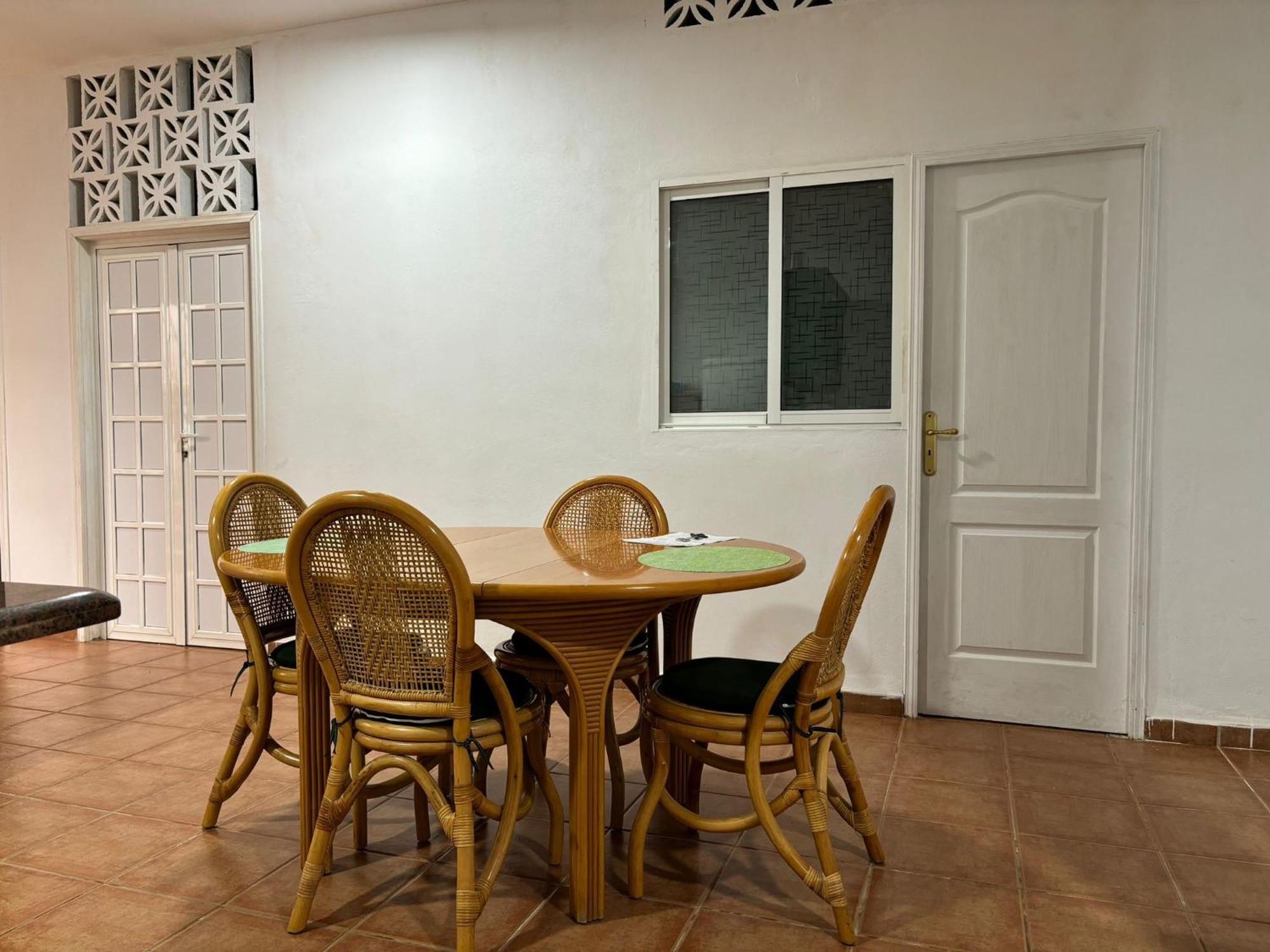 Habitacion En Un Bajo 2 Camas Individual Casa Compartida Abades  Ngoại thất bức ảnh