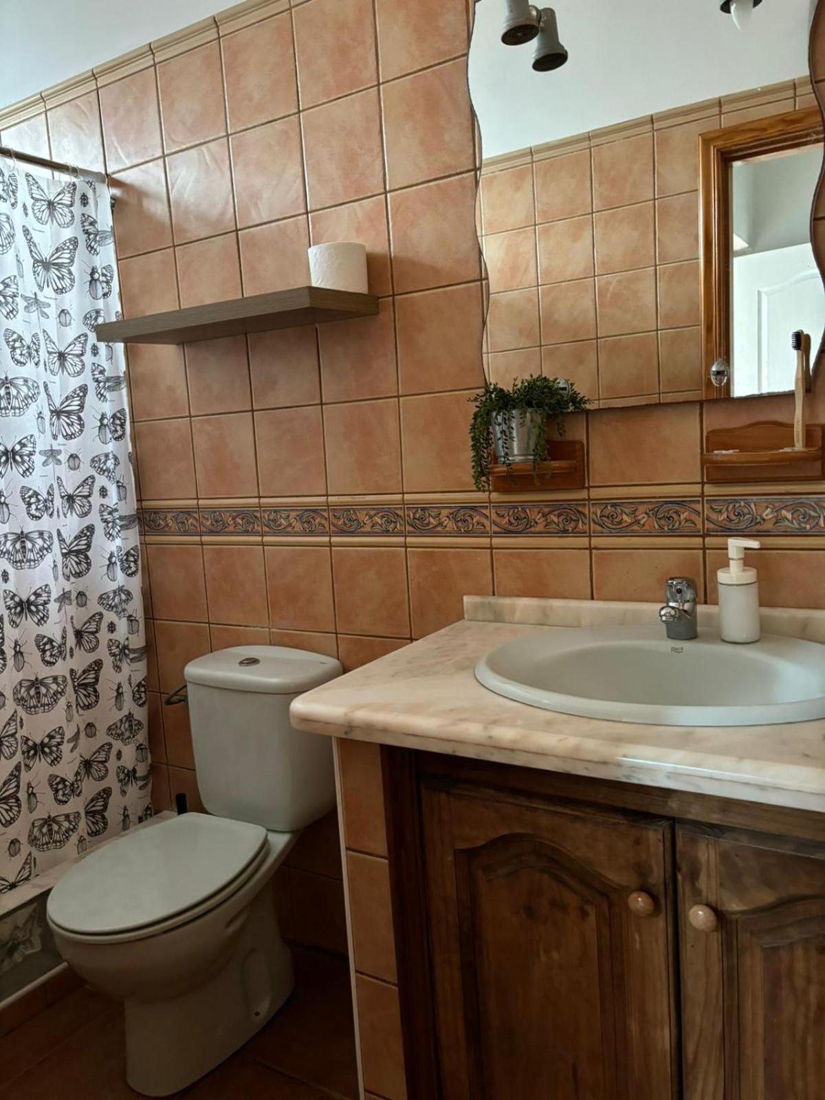 Habitacion En Un Bajo 2 Camas Individual Casa Compartida Abades  Ngoại thất bức ảnh