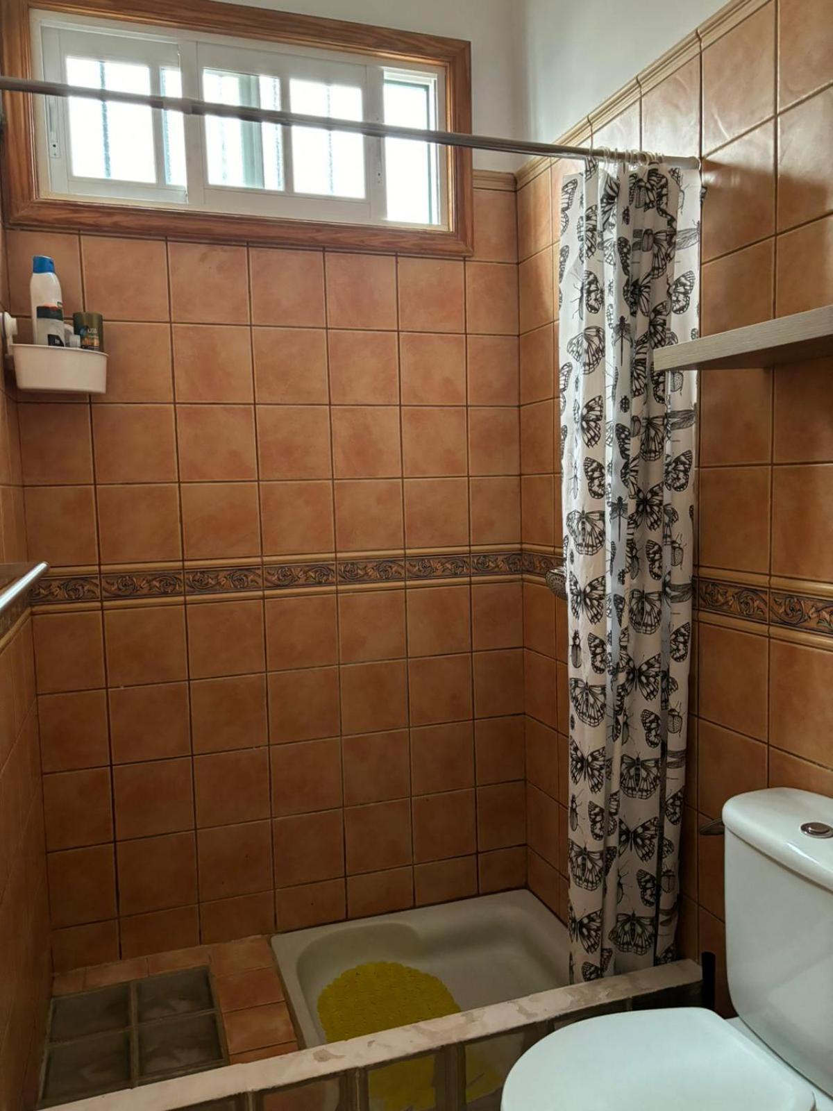 Habitacion En Un Bajo 2 Camas Individual Casa Compartida Abades  Ngoại thất bức ảnh